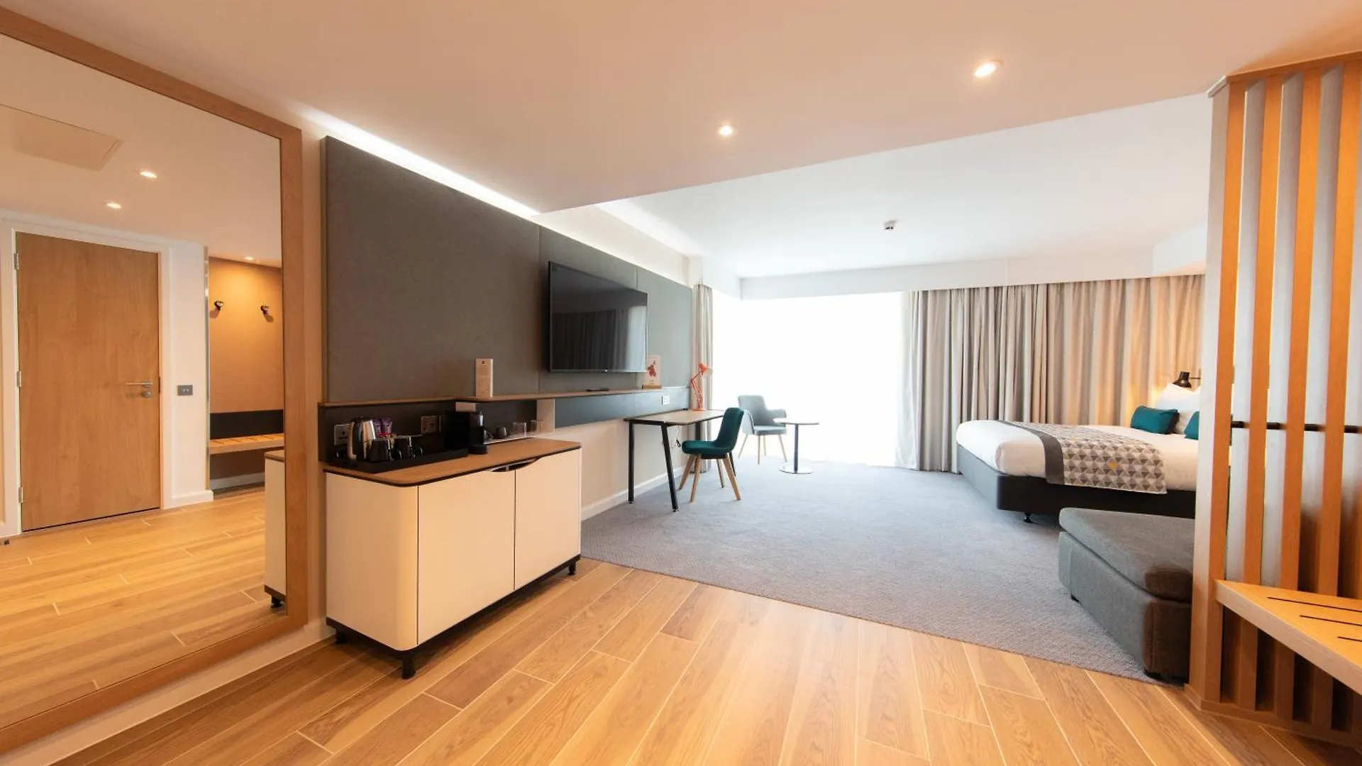 Holiday Inn Blackpool By Ihg 4*,