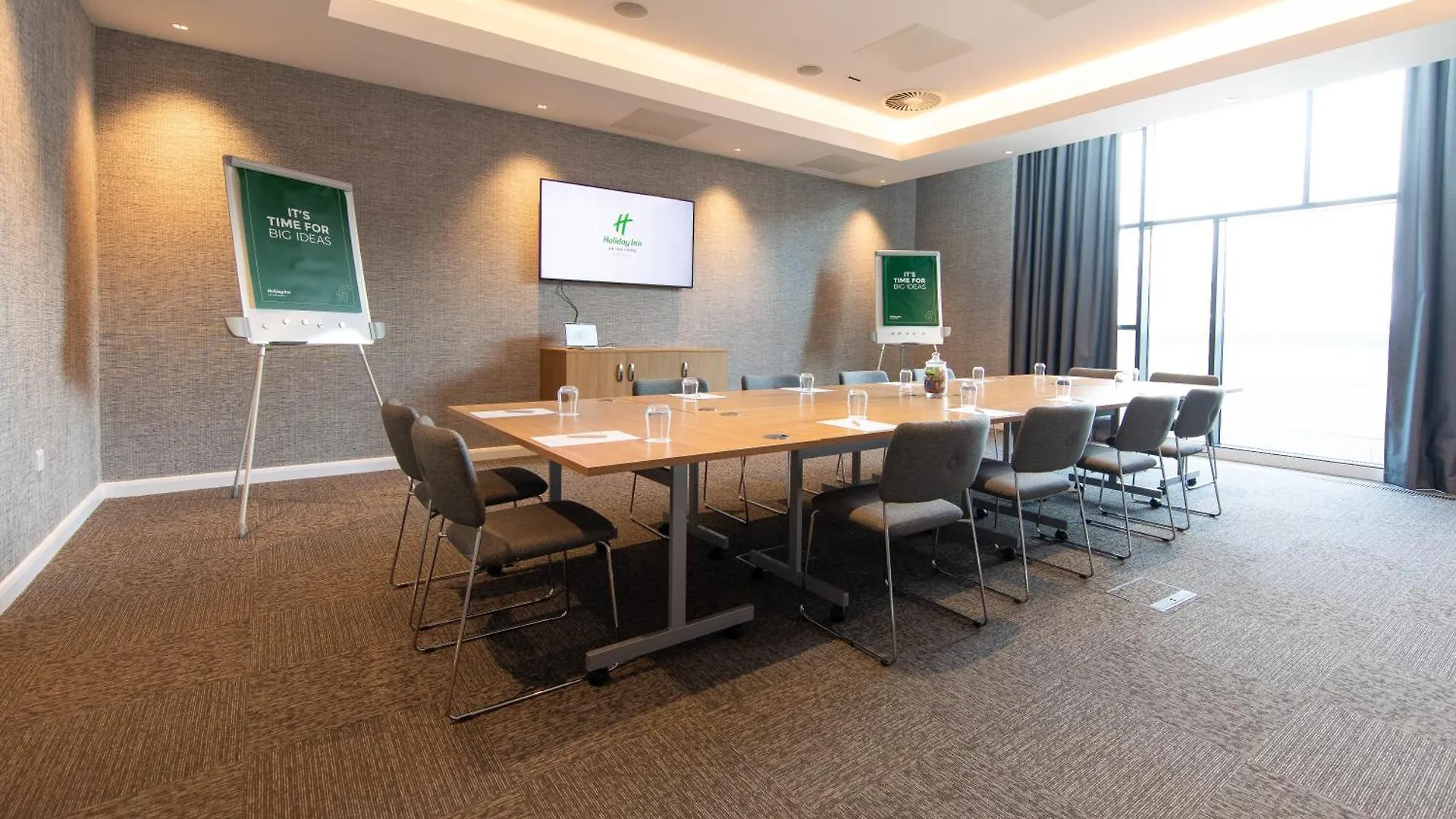 Holiday Inn Blackpool By Ihg 4*,